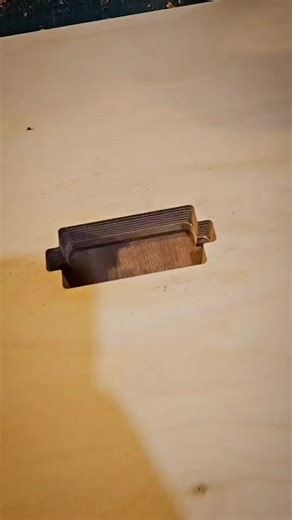 Testing the new humbuckers routing template I designed! 👽 | Hufschmid Guitars