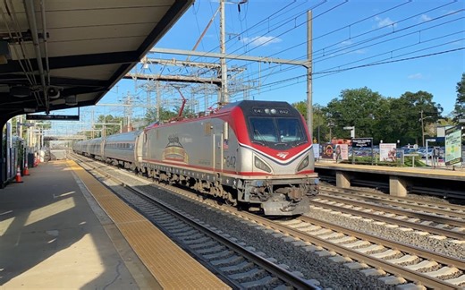 [4K 60FPS]下午普林斯顿枢纽的美铁和NJT列车(2023年10月5日)