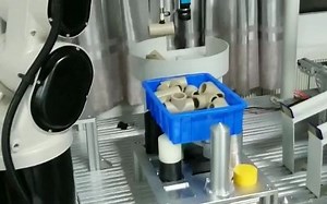 三维视觉机器人抓取-眼在手外演示