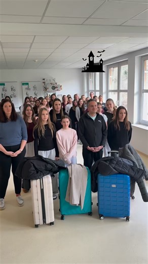 Asklepios Katharina Schroth Klinik on Instagram: "So teilen wir bei uns #skoliose -Muster ein – inspiriert von Hogwarts 🧙‍♂️ ⚠️Keine Sorge: Die echte Musterbestimmung ist fundiert, individuell und ganz ohne Zauberhut 😌✨ Vielen Dank an Lars Lendental für die sensationelle Idee und natürlich auch an all diejenigen, die an unserer oskarreifen Produktion mitgewirkt haben 🤭😉! This is how we classify types of scoliosis – inspired by #hogwarts 🧙‍♂️ ⚠️Don’t worry: The actual pattern classification 
