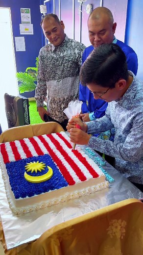 Jelajah GCEO Bank Islam diteruskan ke negeri Pahang. Program Santuni Komuniti untuk menyantuni komuniti pendidikan khas di Sekolah Menengah Pendidikan Khas Vokasional (SMPKV), Kuantan diadakan pada pagi 12 September 2024. Bank Islam menyumbang TV pintar serta wang tunai kepada tabung dana karpet baharu Surau Al-Falah sekolah ini . Terima kasih kepada Jabatan Pendidikan Negeri Pahang, Pejabat Pendidikan Daerah Kuantan serta pihak sekolah yang bertungkus-lumus menjayakan program ini. Semoga kerjas