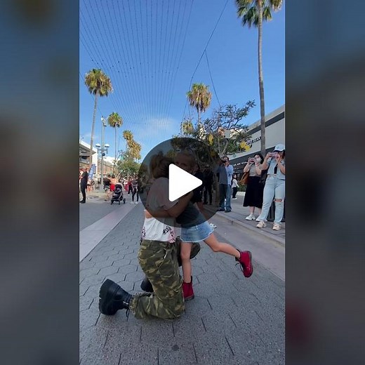 I wrote a song called Victoria’s Secret and I always wanted to be part of a Flash Mob. 👯‍♀️👯‍♀️ 👙 🤫 #victoriassecret #flashmob #bodypositivity #foryou