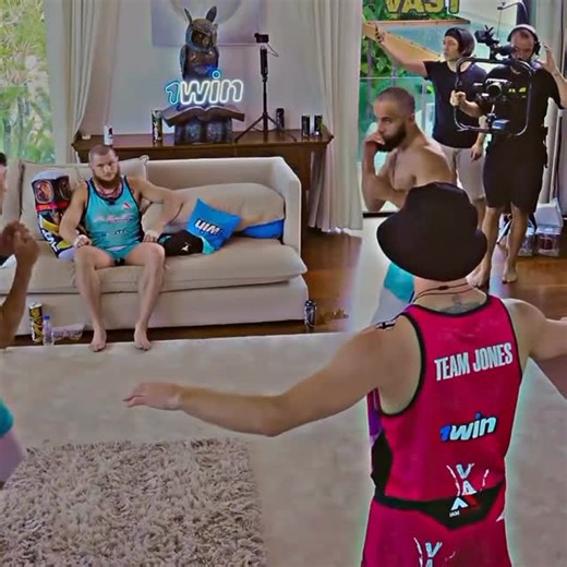 𝐔𝐅𝐂𝐖𝐒 on Instagram: "This chimpanzee can arguably pass a memory test faster than most humans. 🧠⚡ In controlled cognitive experiments, chimpanzees can memorize the exact position of numbers on a screen after seeing them for just a fraction of a second — then recall them flawlessly once the numbers disappear. Humans, even when trained, consistently struggle to match this performance. The reason is neurological. Chimpanzee brains are optimized for rapid visual processing and instant recall — 