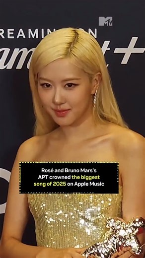Another victory for Rosé and Bruno Mars 👑 APT takes the top spot as Apple Music's most-streamed song of 2025 globally 🩷 #Rose #BrunoMars #MTVAsia #MTVCeleb | MTV Asia