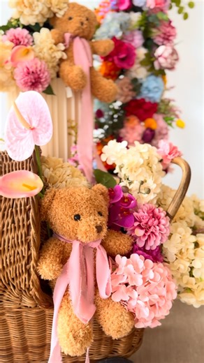 Pretty Pixels on Instagram: "A special baby shower for one of our own. ❤️ Styling and coordination @prettypixelsdesign Venue @prettyspacescpt Tables and chairs @copycatevents #baby #babyshower #babyshowerdecorations #babyshowerparty #babyshowerdecor #events #stationery #eventstationery"