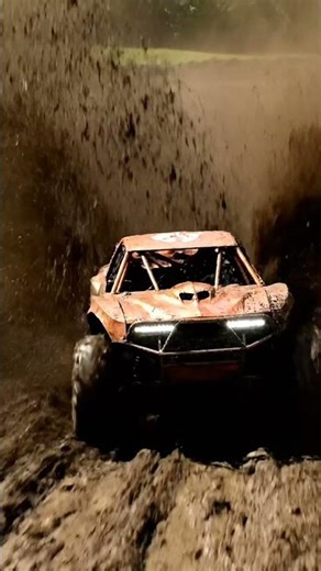Mud Mayhem! 💥 Extreme Off-Road Buggy Action on a Dirt Track!