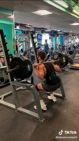 Send this to your friend who fails a lot of PRs #gym #lifting #BRIDGERTON #MyHaul #squat #legday #fyp #foryou #foryoupage #fittok #pain #fail #fitness