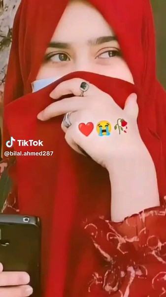 Emoji Sticker Expressions in Fashion Clips