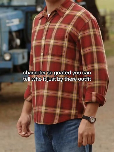 Smallville Clark Kent outfit that makes the character obvious