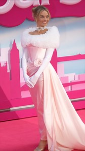 17K views · 282 reactions | Margot Robbie bei der Premiere von "Barbie" in London. | VOGUE Germany | Facebook