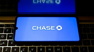 Chase customers complain as global outage disrupts direct deposits and transfers