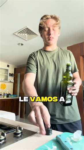 Fernando Reina | Emprendedor on Instagram: "¡El chefcito Mateo se apodera de la cocina de Alexis! Y quiso replicar una receta que vio en tiktok de pan con ajo 😂 Acompañenlo en esta aventura culinaria 👨🏼‍🍳 #mateoreina #ReinaIglesias #FernandoReina #Acapulco #recetasdetiktok"