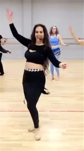 High-energy belly dance combo to burn those holiday calories! 💥💃🏻✨ #dance #bellydance #shorts