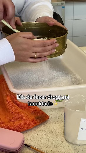 Um dia na faculdade de farmácia: granulados com cheirinho de bananinha