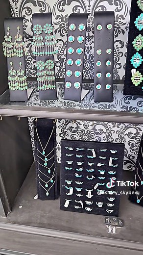 Kingman Turquoise Mine store in Arizona 💙 authentic turquoise, raw stones, beads & jewelry… and I scored 50% off 😍 If you love turquoise this place is a MUST. #kingmanturquoise #turquoisejewelry #arizonashopping #turquoisehaul #fyp @Kingman Turquoise Mine