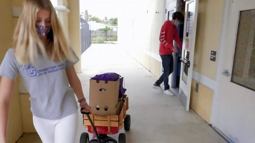 Florida teacher delivers meals to students in need