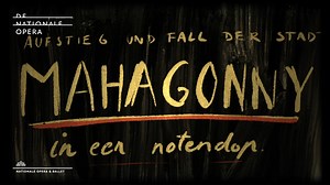 Precies 90 jaar geleden beleefde de opera Aufstieg und Fall der Stadt Mahagonny van Kurt Weill zijn wereldpremiere in Leipzig, Duitsland. Deze première werd verstoord door protesten vanuit extreemrechtse hoek waardoor er gevechten uitbraken in de zaal en er mensen het toneel opsprongen! Nu, 90 jaar later komt Aufstieg und Fall der Stadt Mahagonny naar ons theater in regie van Ivo van Hove. Op 16 maart gaat deze opera tijdens het Opera Forward Festival in première. We zijn benieuwd of het publiek