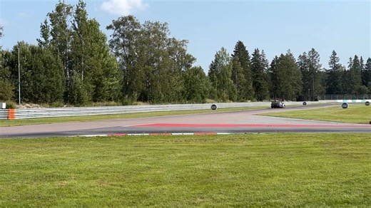 Testet är avklarat på ett soligt Gelleråsen | V8 Thunder Cars