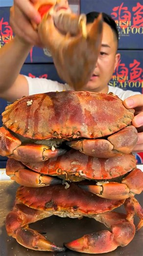 Crab feast mode: ON! 🦀🔥 Perfect way to indulge! #SeafoodLovers #CrabDelight | Lidia Zsazsa