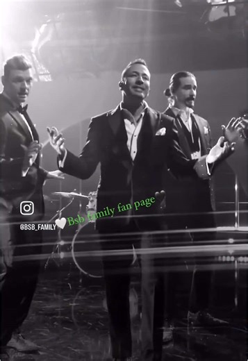 Merry Christmas bsb’s family around the world 🎄🎄🎅🏻🎅🏻 #backstreetboys #backstreetclub #backstreetboysfamily #backstreetboysfan #kevinrichardson #nickcarter #howiedorough #ajmclean #brianlittrell #happyholidays #bsbarmy #merrychristmas @Backstreet Boys @Howie D @Nick Carter @Alexander James