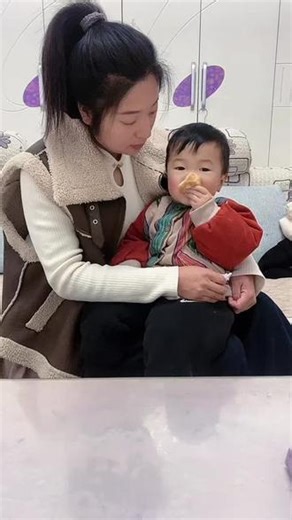 #创作者中心 #创作灵感 永远也忘不掉老五出生的那一刻，护士说，想要男孩还是女孩，我说，男孩！她笑了，不争气的我当时泪崩。从此封肚，永不再生！#农村宝妈 #五个孩子的妈妈日常 #宝妈能懂