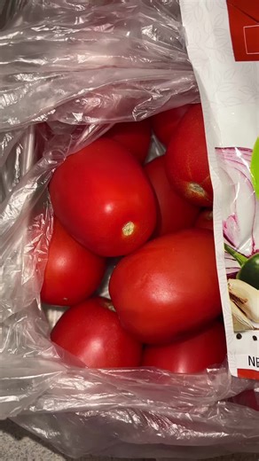 Canning Salsa using Mrs Wages Medium Salsa packet #canning #canningsalsa #mrswages #homecanner #foodpreservation #canuary #canuary2025 #prestocanner