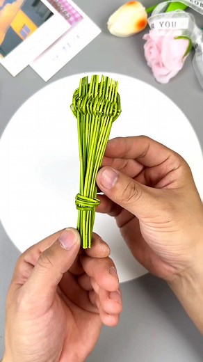 Use locust tree stems to make a small spoon that children will love! #parentchild #handicraft #kindergarten #handicraft #leaf #handicraft #handmade #diy #creative #handicraft paper craft | paper craft