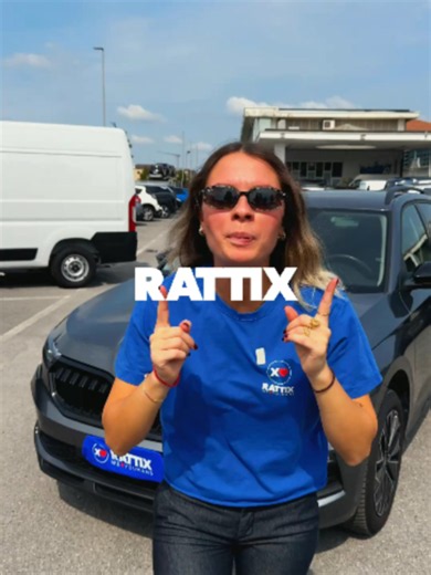 🚙 ŠKODA Kamiq: il SUV compatto per neopatentati e famiglie, tra spazio, stile e sicurezza. 5 Stelle Euro NCAP, guidabile al 100% dai neopatentati, motore 1.0 TSI 95 CV scattante ed efficiente. A bordo CarPlay, Android Auto, ADAS di ultima generazione e bagagliaio da 400 litri. 👉 Scopri tutti i modelli Skoda Kamiq disponibili su rattix.it #rattix #SkodaKamiq #Skoda #SUVCompatto #Neopatentati
