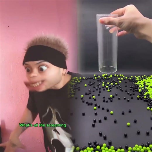 Karen gets karma😎🤣#funnyshorts #comedy #shorts #fypシ゚viral #pov #foryoupage #funny