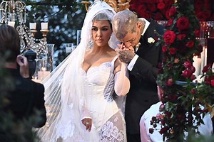 Kourtney Kardashian, imagini de senzație la nunta cu Travis Barker! A avut cea mai scurtă și strâmtă rochie de mireasă - Ego.ro
