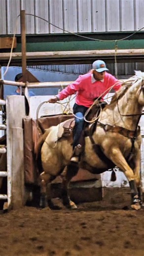 Reel Western Media on Instagram: "Boxing Day & Breakaway 🎄💥 #breakaway #roping #thorsby #addbreakaway #womeninrodeo #breakawayroping #western #rodeolife #rodeovideography"