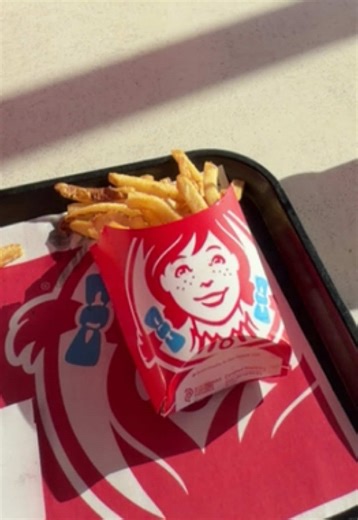 Fries save lives @Alli ki @Tilly @maggiedarr08 @Kylie🌼🌸 @hall #viral #fries #blowthisup #allsizesarebeautiful #movement