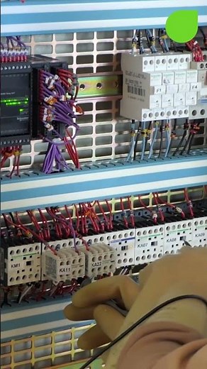 Découvre le métier d'éléctricien d'installation et de maintenance des systèmes automatisés à l'Afpa