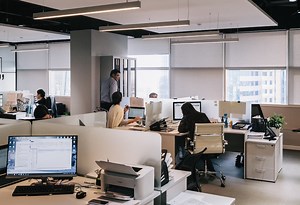 The Digital Workplace: Navigating in a Jungle of Paradoxical Tensions