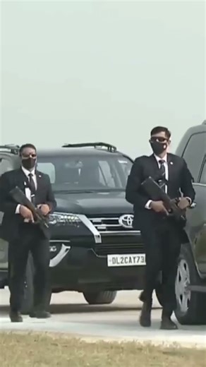 PM MODI GRAND ENTRY WITH SPG COMMANDO IN RANG ROVER ATTITUDE STATUS PM STYLE#viral #sort