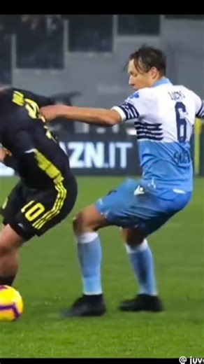 @labottegadipablo_barberia on Instagram: "Paulo del nostro cuore 🤍🖤, quando vuoi vieni che ti taglio i capelli 😂 @paulodybala 💇‍♂️Prenota ora il tuo TAGLIO! 💥✂️ 📲 Scrivimi al 3802453969 💬 👉 Oppure clicca il link in bio e fallo direttamente online!🔗✨ 📍Dove ? In via Roma 132 a Lanusei, ti aspetto in bottega! #barber #barbershop #dybala"