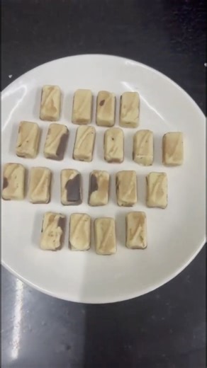 How to Make Molded Chocolate | Easy DIY Chocolate Shapes #howto #Moltedchocolate #chefsofinstagram