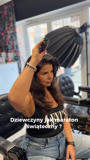 SALON FRYZJERSKI |KOLORYZACJA| PRZEDŁUŻANIE WŁOSÓW on Instagram: "Co tu dużo mówić łatwo nie jest 😮‍💨😮‍💨😮‍💨 Jesteśmy bardzo wdzięczne, że tyle Pań do nas przychodzi i powierza nam swoje włosy 🫶🏼🫶🏼 📍Niepodległości 7E, 66-470 Kostrzyn nad Odrą 📞 607 952 012 święta | świąteczny klimat | maraton | fryzjer #święta #swiatecznyklimat #hair #fryzjer #funnyvids"