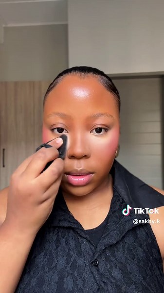 Pressed Powder vs Loose Powder: Which is Best for You?