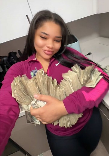 Straightening & Counting Cash from a Party | Sukayla Marie