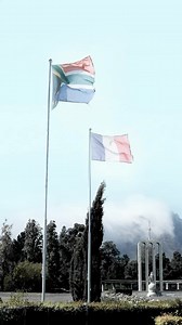 Bonjour, and happy French Language Day! 🇫🇷 Saviez-vous? Franschhoek’s story traces back to the 17th century when French Huguenots settled here, bringing with them their winemaking expertise and culinary traditions. From vineyards to cuisine, every corner whispers tales of French heritage. Indulge in gourmet delights at local bistros, where flavours of France meld seamlessly with South African flair. 🇿🇦 Et n’oubliez pas de savourer un verre de vin dans ces vignobles pittoresques! 🍷 #Discover