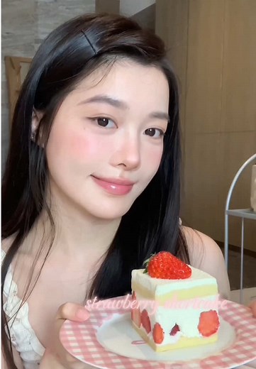 Strawberry Shortcake Makeup Tutorial for Perfect Look