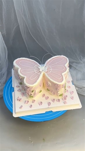 Cake Crafts - Bake With Expert | Pink Butterfly Cake Design Tutorial 🦋 | Step-by-Step Butterfly Cake Decorating Ideas #butterflycake #butterflies #birthdaycake... | Instagram
