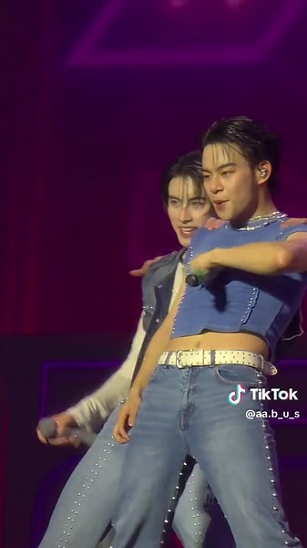 พ่อเอ้ยยย สายตามันอะรัยขนาดนั้นน พี่อชิเท่านั้น #aaashirakorn #aa_ashirakorn #busbecauseofyouishine #BUS_LIGHTTHEWORLD