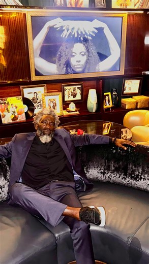 HOF Ed Reed phil: 4:13 Da Maestro on Instagram: "Celebrating evolution, quietly watching things change. #giving #thanks #forward #20"