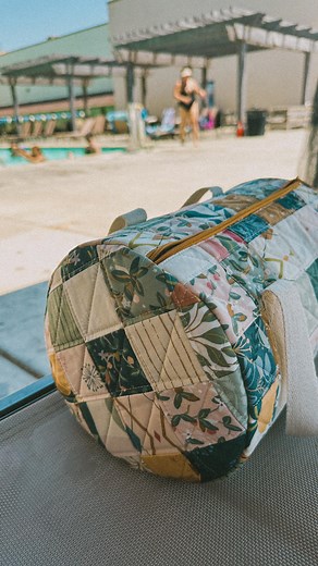 Jessica Rose | Quilt Designer on Instagram: "Peachy is my second collection with @modafabrics ❤️❤️ and it’s available for stores to order *right now* But not for long! Make sure you tell your fave shops to order it soon ⏰ Comment PEACH to get a link to the FREE Round Trip Mini Duffel pattern ✈️ It’s the perfect size bag and super duper customizable! (Also im in LOVE with my new swimsuit from @popflex_active ❤️❤️❤️) #Quilting #modernquilting #summersewing Are you excited to make the mini duffel!?