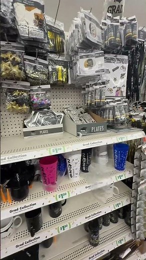 What graduation items for 2026 does Dollar Tree have for decor?