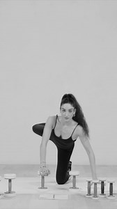 It’s not just black and white 🖤🤍—it’s growth. The evolution from Tracy’s mat work to the creation of Growth Rings reflects over 25 years of choreography designed to balance and transform the body. Growth Rings are here to increase resistance and unlock a new way to lift—differently and safely—by tapping into the foundational movement patterns of Tracy’s practice. Watch as TA Trainer Julia demonstrates the intersection of Growth Rings with control, precision, and an expert understanding of the 