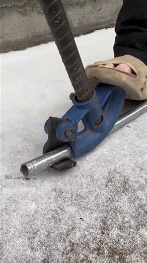 Step-by-Step Guide: Using a Manual Pipe Bender