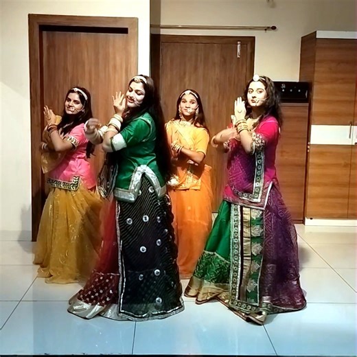 Sonu Solanki on Instagram: "“Pawan udave batiya… feeling the thumri vibes with every step ✨💫 Save & share if you felt it in your heart.” #pawanudavebatiya, #kanhathumri #indianclassicaldance #desidancevibes ​#dancereelindia ​ #viralreelsindia ​#indianreeltrend ​#desiswag ​#instadance"